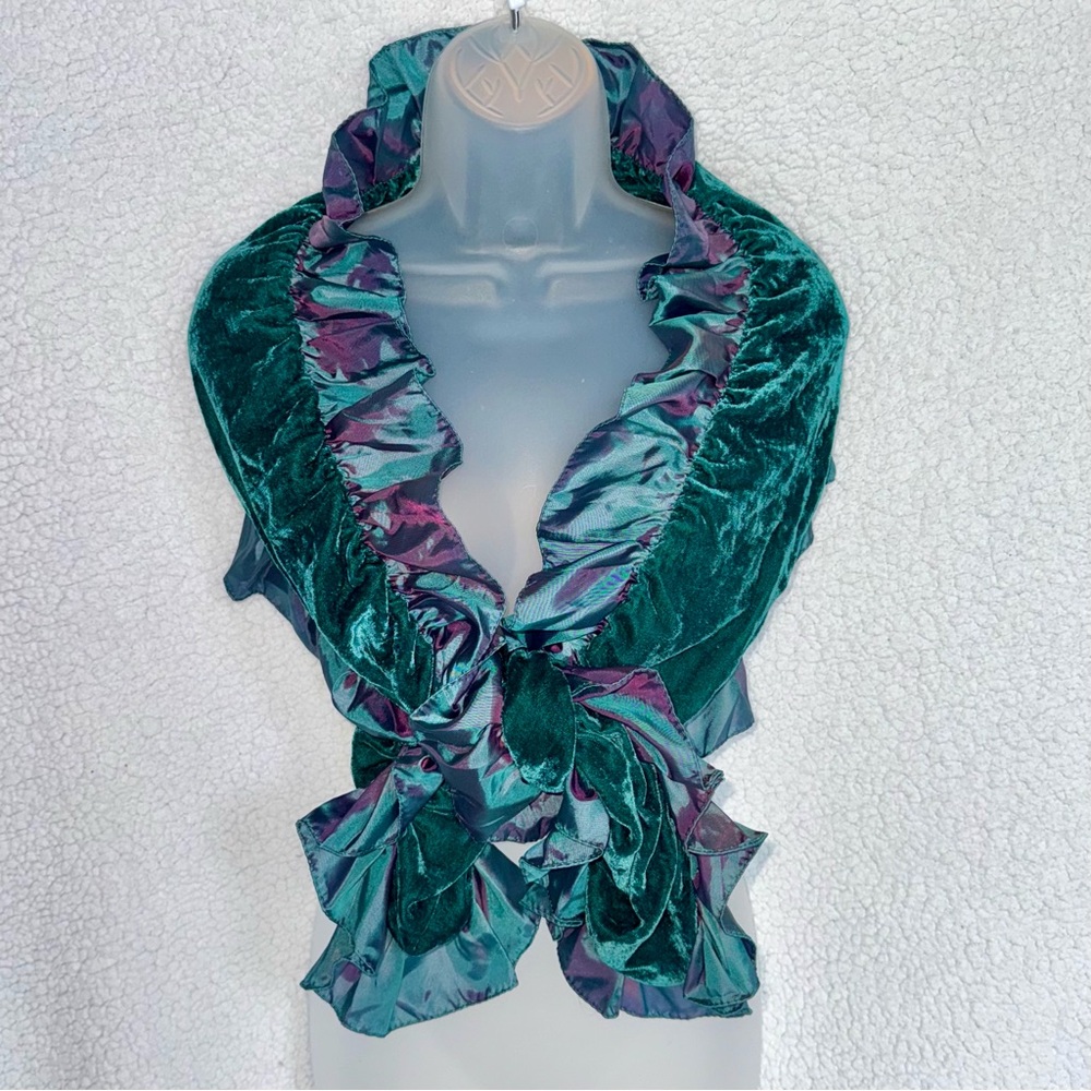 Pristine vtg iridescent emerald velvet & satin reversible glamour scarf wrap